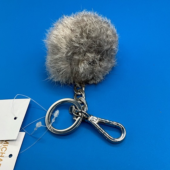 A Very rare NWT Michael Kors Rabbit Fur Silver/gray Keychain Key Ring Key Fob - Picture 2 of 3